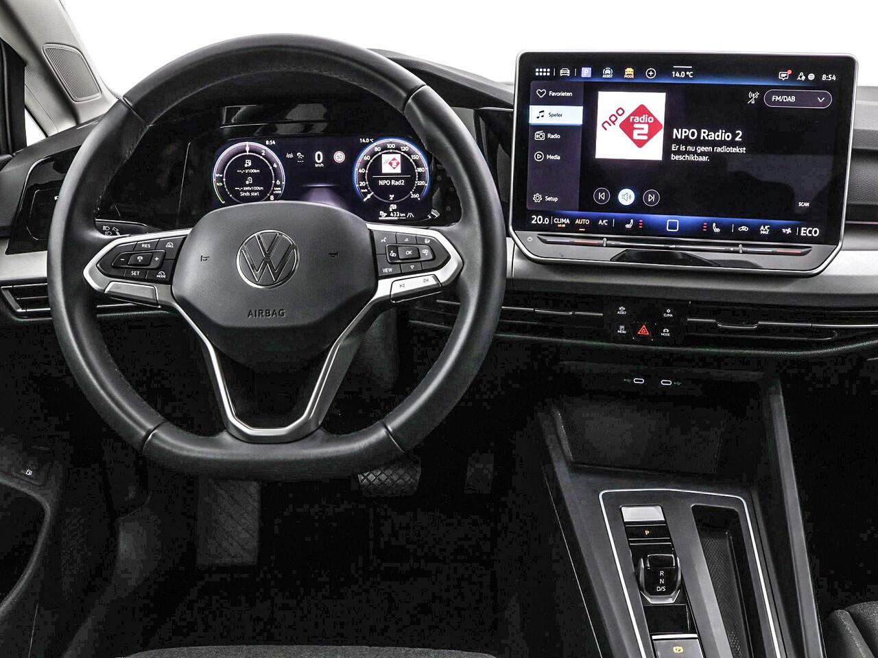 Volkswagen GOLF 1.5 eHybrid 204pk DSG Life Edition · Camera · Apple/Android Car Play · Stoel&- Stuurverwarming · Sfeerverlichting · 18'' Inch · Garantie t/m 13-05-2029 of 100.000km