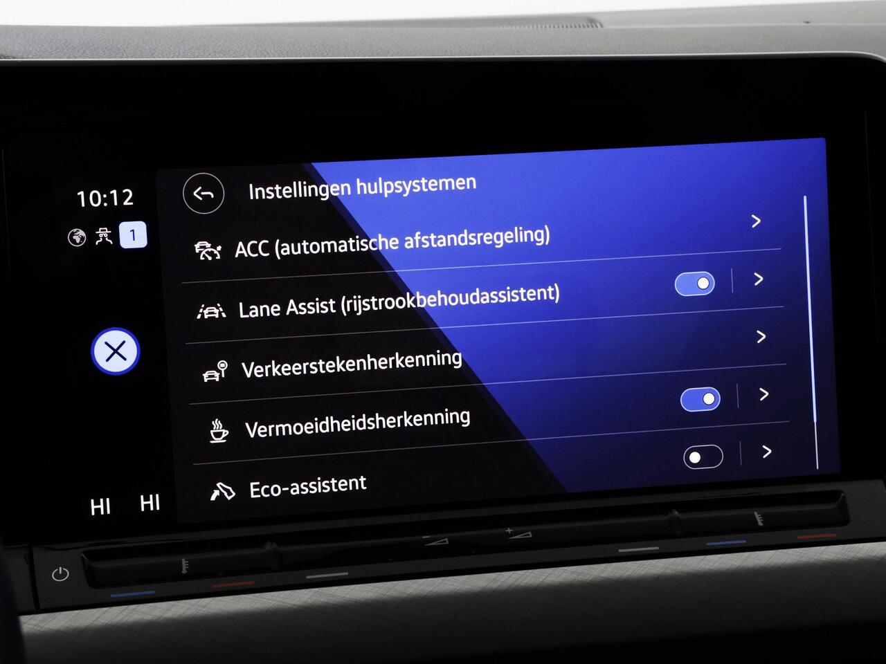 Volkswagen GOLF 1.5 eHybrid 204pk DSG Life Edition · Camera · Apple/Android Car Play · Stoel&- Stuurverwarming · Sfeerverlichting · 18'' Inch · Garantie t/m 13-05-2029 of 100.000km