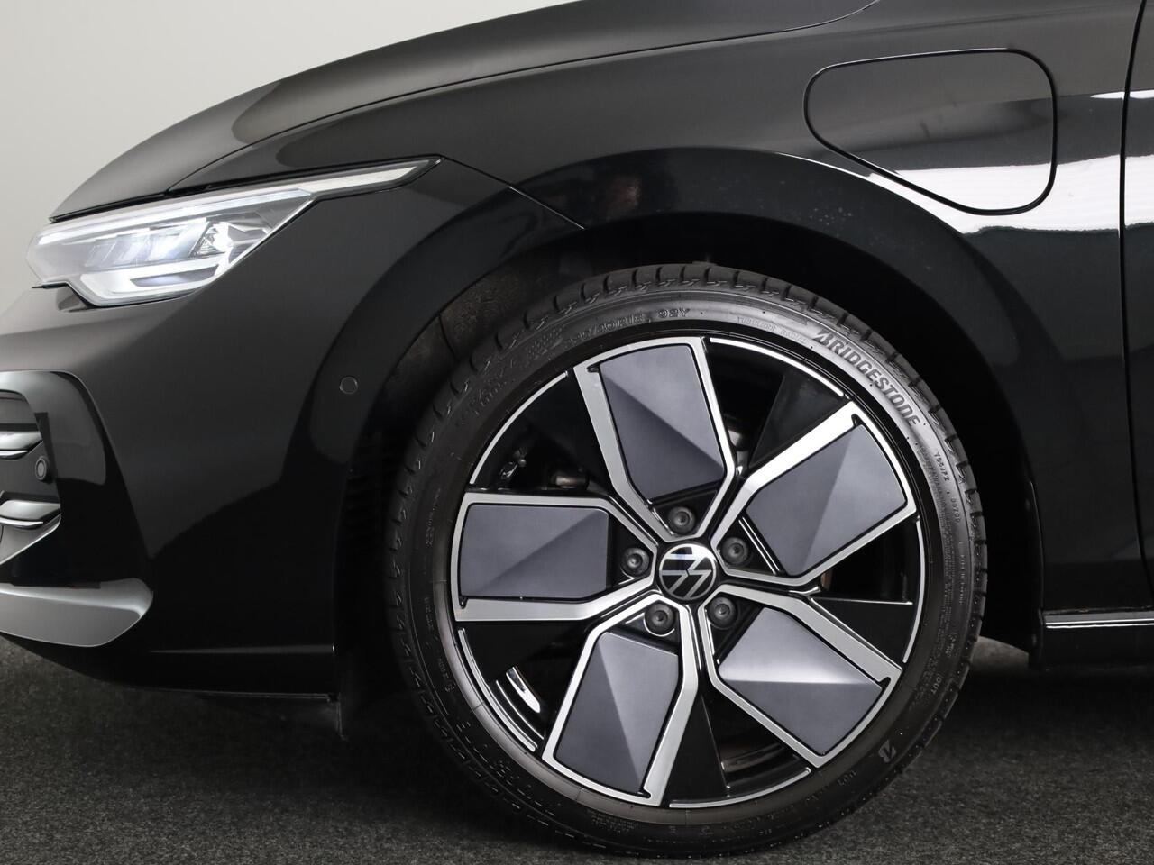 Volkswagen GOLF 1.5 eHybrid Style Edition 204 PK PHEV | Verlengde garantie | Panorama dak | 18 " LM velgen |