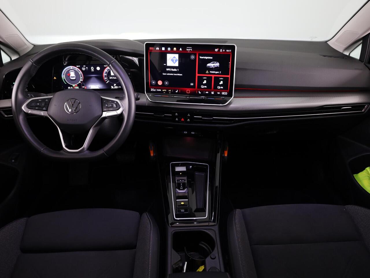 Volkswagen GOLF 1.5 eHybrid Style Edition 204 PK PHEV | Verlengde garantie | Panorama dak | 18 " LM velgen |