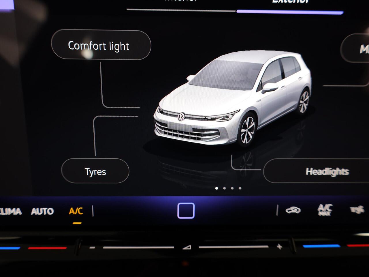 Volkswagen GOLF 1.5 eHybrid Life Edition 204 PK PHEV | Verlengde garantie | Panorama dak | 18 "LM velgen |