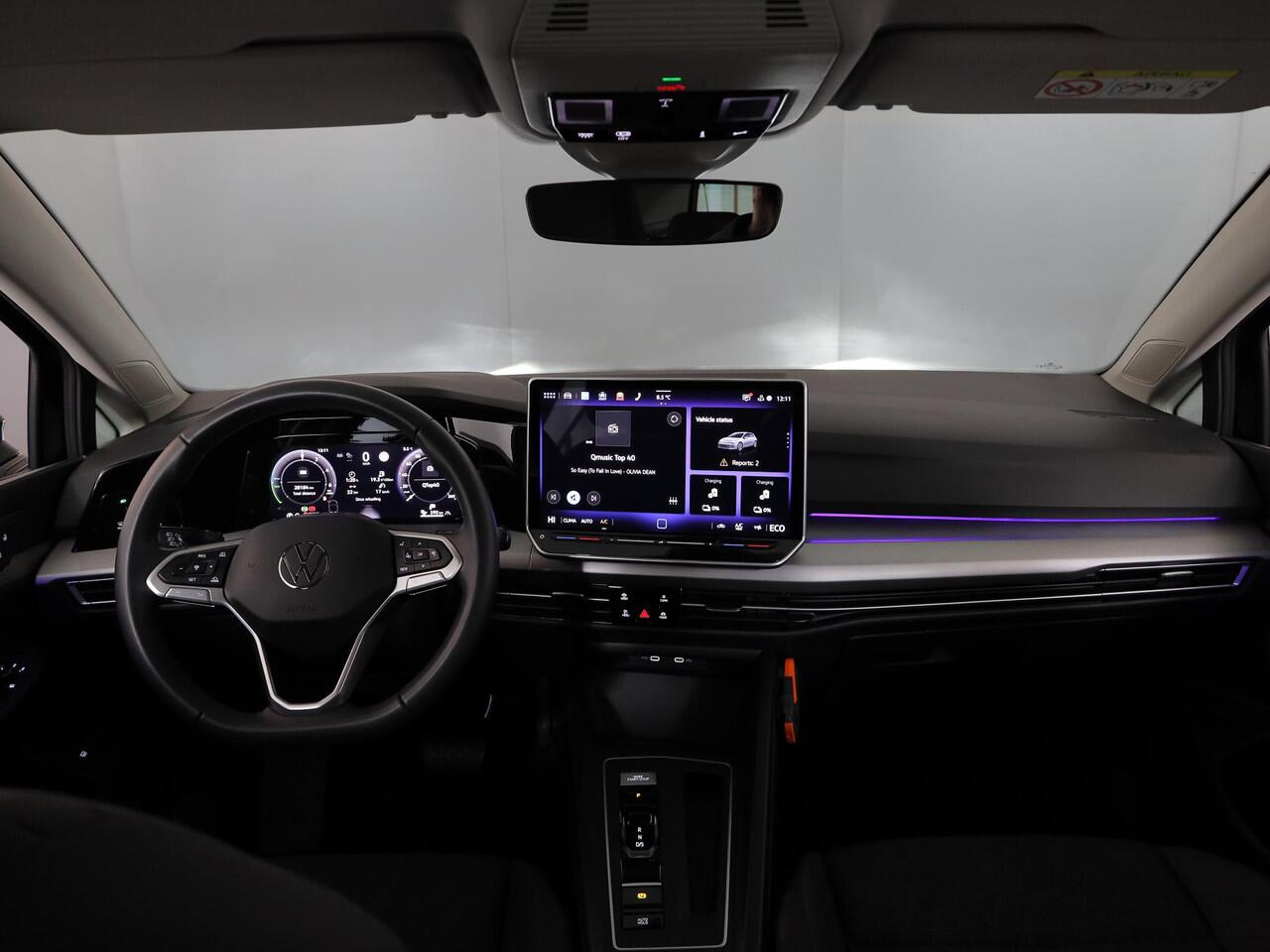 Volkswagen GOLF 1.5 eHybrid Life Edition 204 PK PHEV | Verlengde garantie | Panorama dak | 18 "LM velgen |