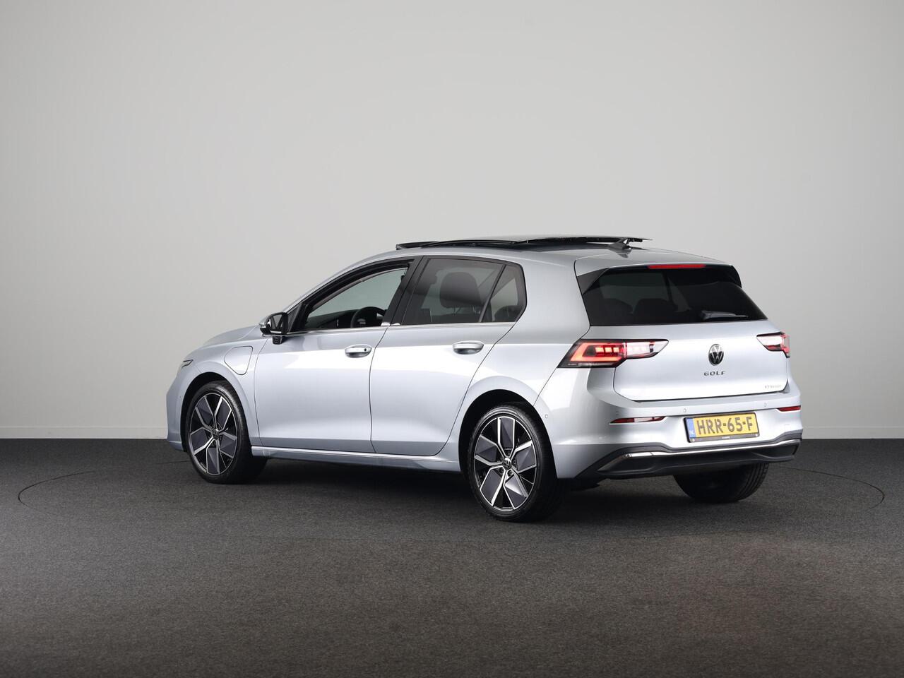 Volkswagen GOLF 1.5 eHybrid Style Edition 204 PK PHEV | Panorama dak | Navigatie | Verlengde garantie | 18 " LM velgen |