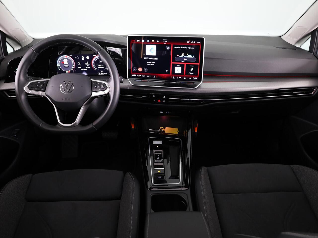 Volkswagen GOLF 1.5 eHybrid Style Edition 204 PK PHEV | Panorama dak | Navigatie | Verlengde garantie | 18 " LM velgen |