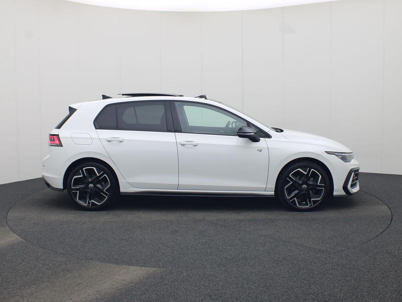Volkswagen GOLF 1.5eTSI/150PK R-Line Black Style DSG · Panoramadak · Apple/Android Car Play · Navigatie · Garantie t/m 07-03-2027