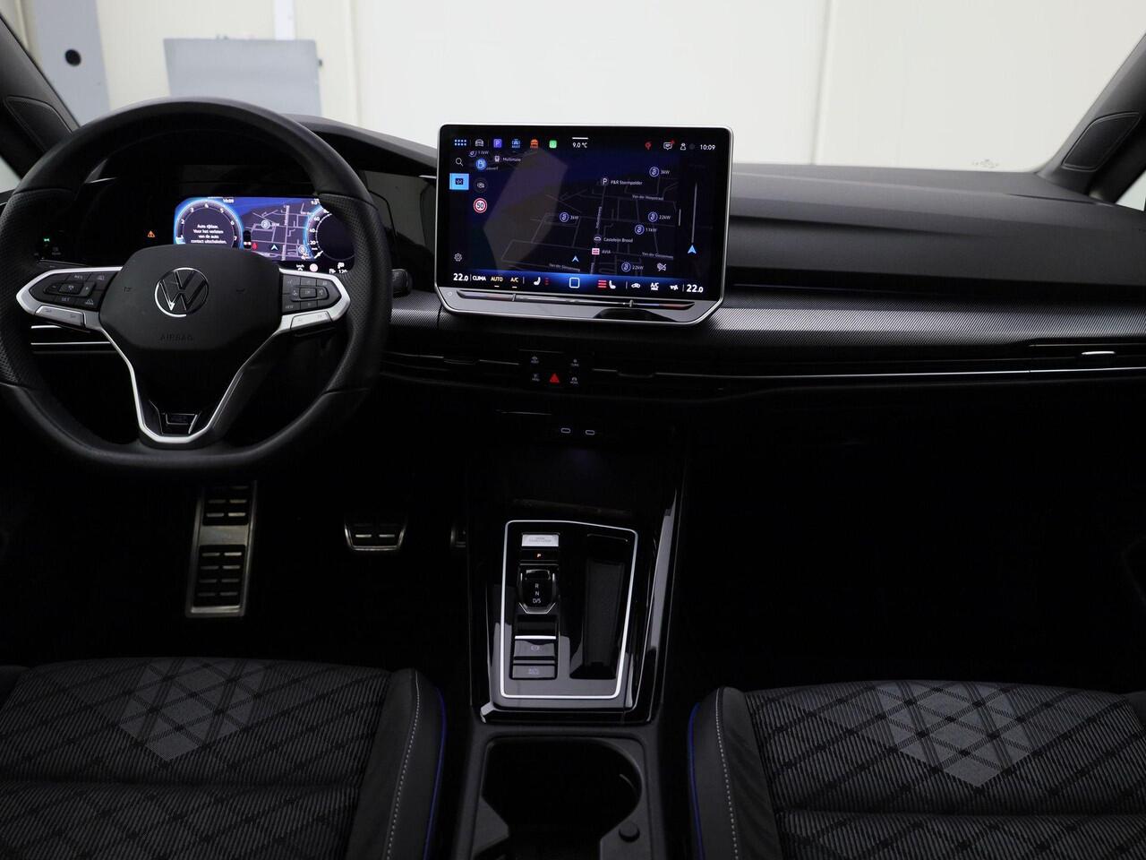 Volkswagen GOLF 1.5eTSI/150PK R-Line Black Style DSG · Panoramadak · Apple/Android Car Play · Navigatie · Garantie t/m 07-03-2027