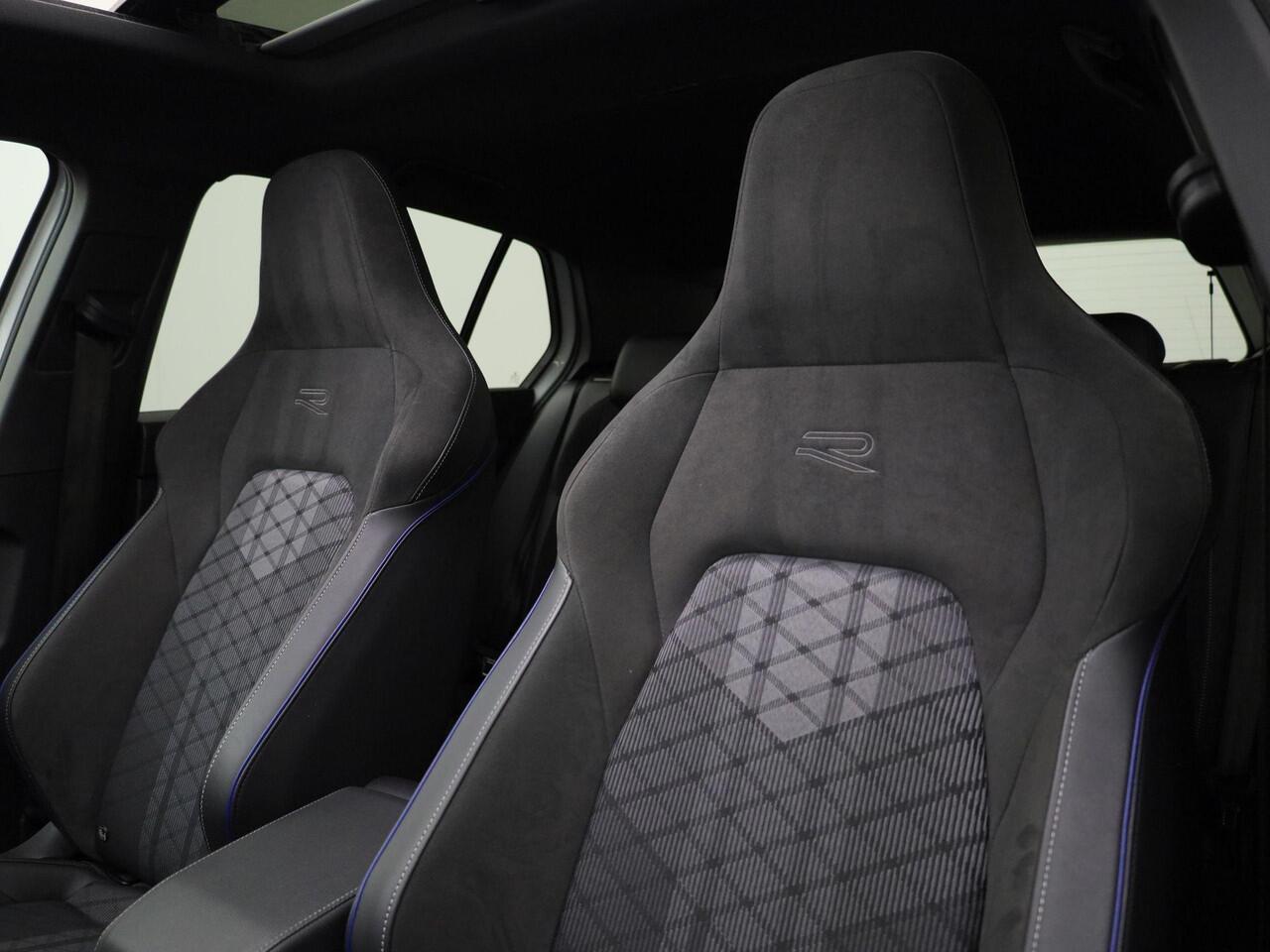 Volkswagen GOLF 1.5eTSI/150PK R-Line Black Style DSG · Panoramadak · Apple/Android Car Play · Navigatie · Garantie t/m 07-03-2027