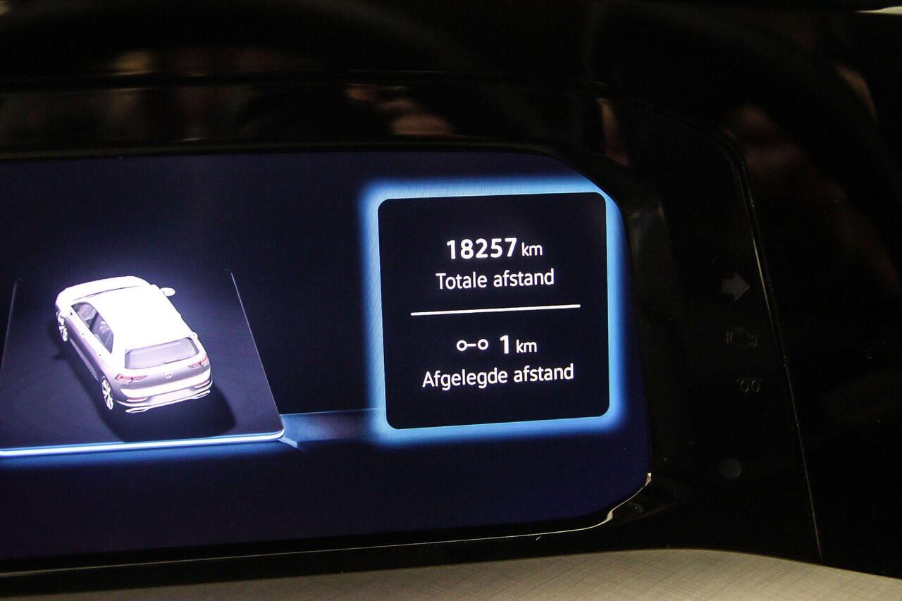 Volkswagen GOLF Life Edition 1.5 eTSI 115pk DSG Automaat Adaptive cruise control, Achteruitrijcamera, LED koplampen, Stoelverwarming, Parkeersensoren, App connect