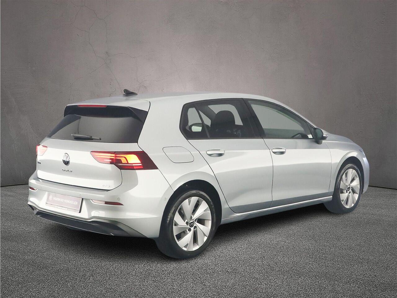 Volkswagen GOLF Life Edition 1.5 eTSI 115pk DSG Automaat Adaptive cruise control, Achteruitrijcamera, LED koplampen, Stoelverwarming, Parkeersensoren, App connect