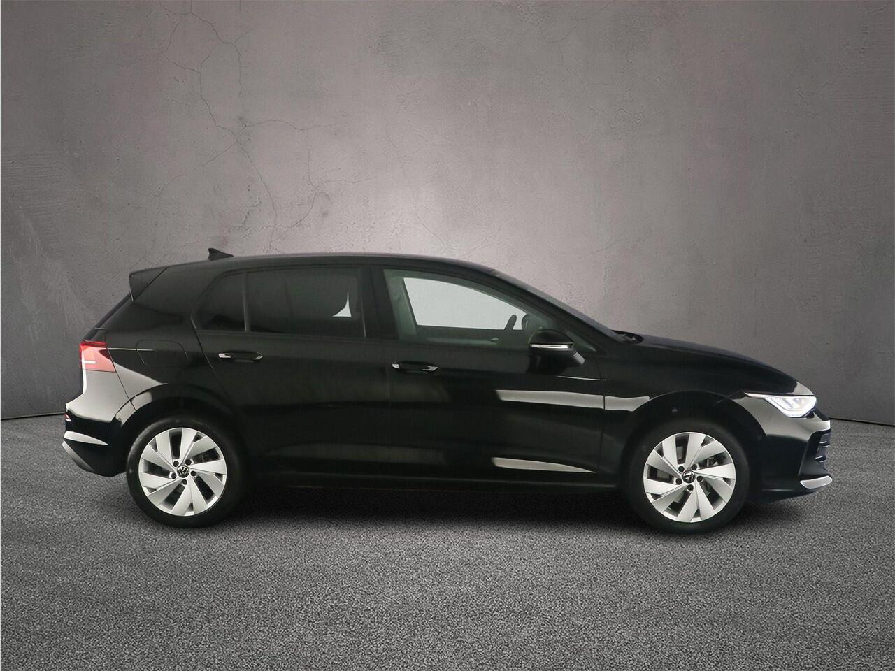 Volkswagen GOLF Life Edition 1.5 TSI eHybrid 204pk DSG Automaat Adaptive cruise control, Achteruitrijcamera, Stoelverwarming, LED koplampen, Parkeersensoren, App connect