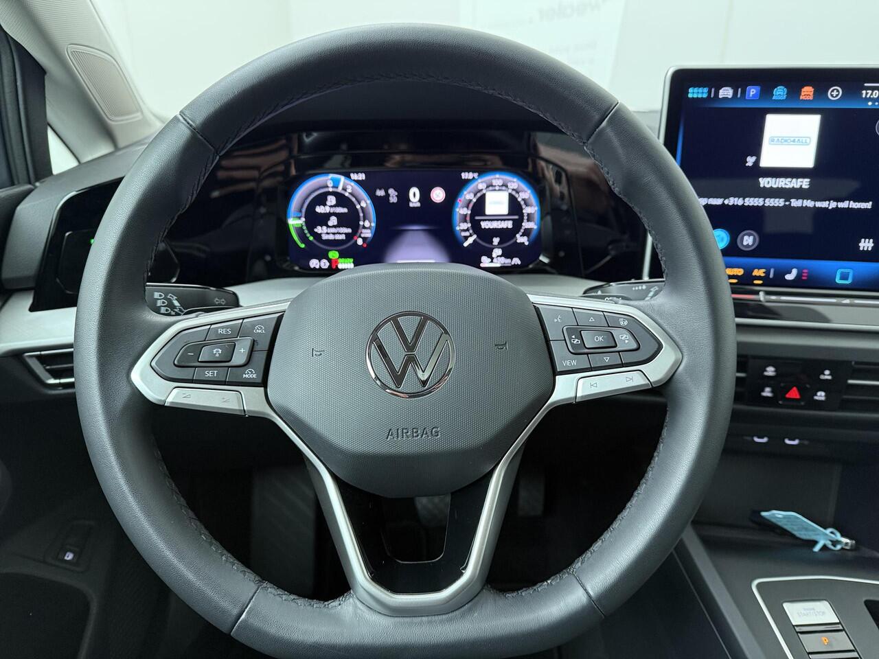 Volkswagen GOLF 1.5 eHybrid Life Edition | 204 PK | Automaat | Panoramadak | Adaptive Cruise Control | Lichtmetalen velgen 18" |