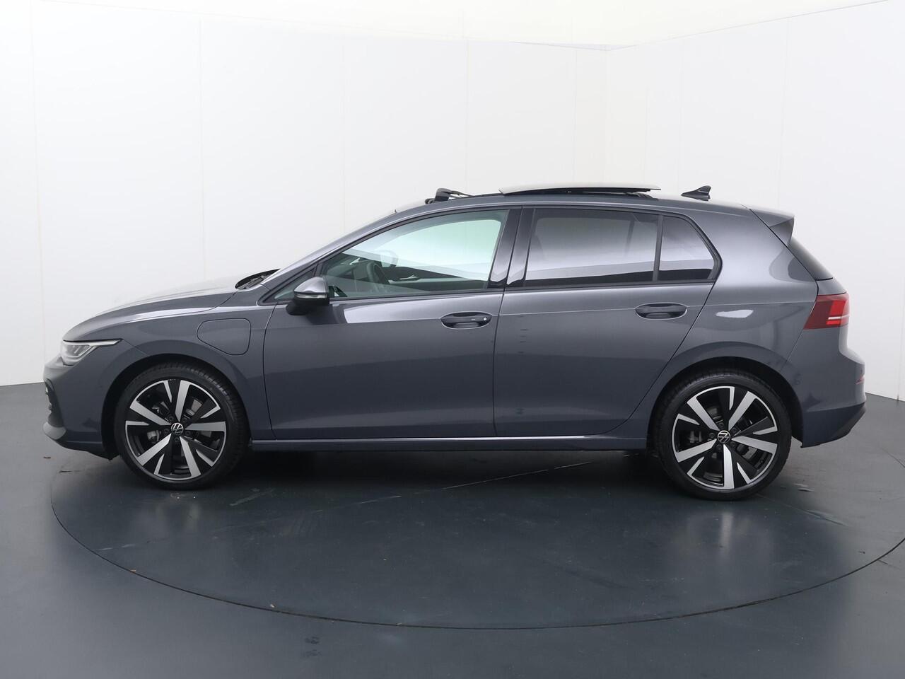 Volkswagen GOLF 1.5 eHybrid Life Edition | 204 PK | Automaat | Panoramadak | Adaptive Cruise Control | Lichtmetalen velgen 18" |