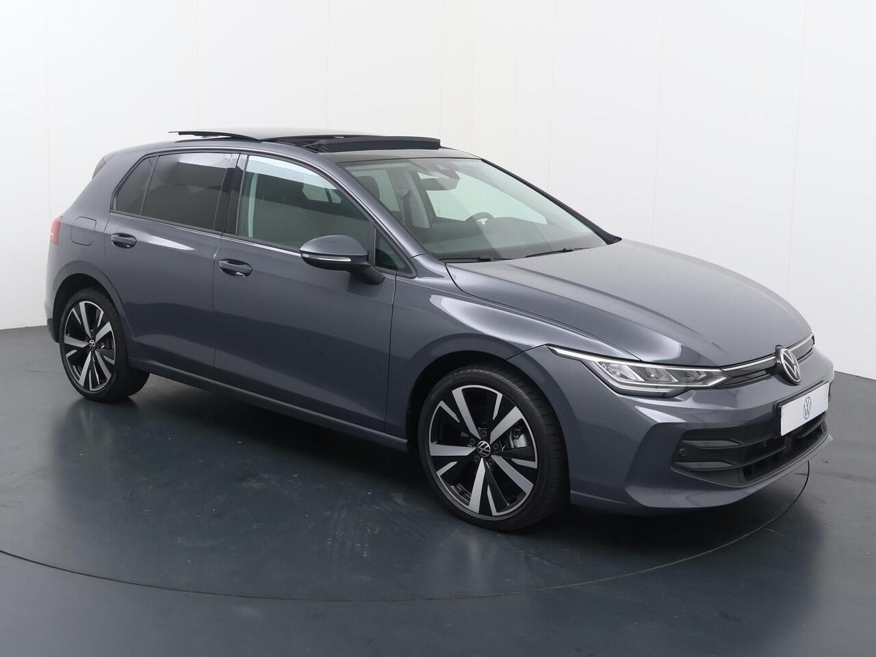 Volkswagen GOLF 1.5 eHybrid Life Edition | 204 PK | Automaat | Panoramadak | Adaptive Cruise Control | Lichtmetalen velgen 18" |