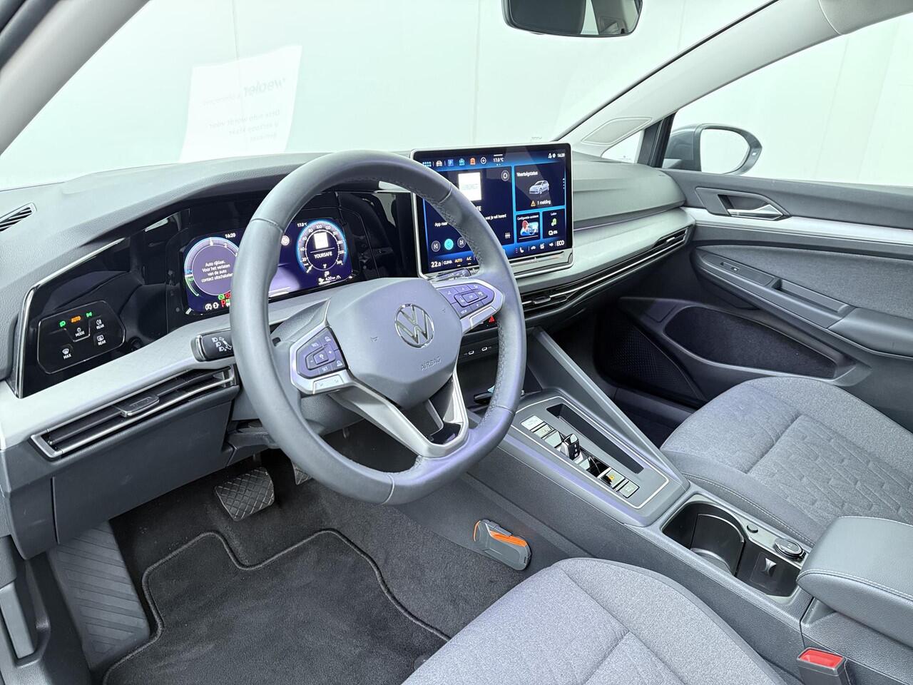 Volkswagen GOLF 1.5 eHybrid Life Edition | 204 PK | Automaat | Panoramadak | Adaptive Cruise Control | Lichtmetalen velgen 18" |