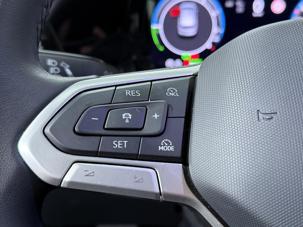 Volkswagen GOLF 1.5 eHybrid Life Edition | 204 PK | Automaat | Panoramadak | Adaptive Cruise Control | Lichtmetalen velgen 18" |