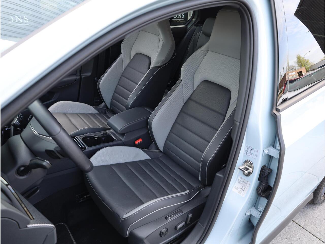 Volkswagen GOLF GTE 1.5 eHybrid 272PK | Vol Leer | 360° | Stoel Ventilatie | Head-up | Keyless | Camera | Memory | IQ Light | Stoel&Stuurverwarming | 19"Inch |