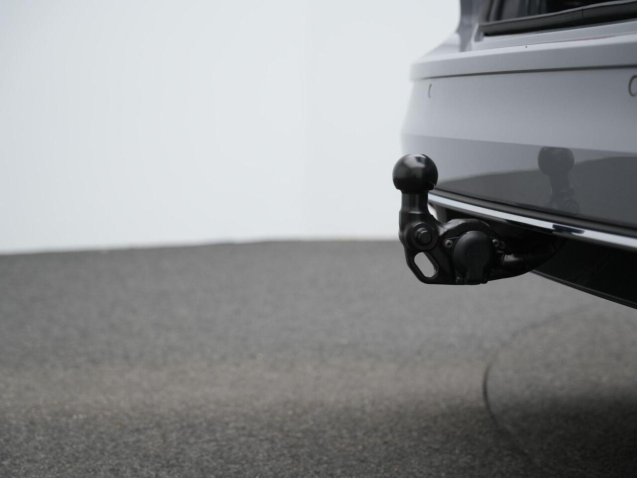 Volkswagen GOLF Variant 1.5 eTSI 150 pk DSG Life | Trekhaak | 360 camera | Stuur-/stoelverwarming | Adaptive Cruise | Navigatie
