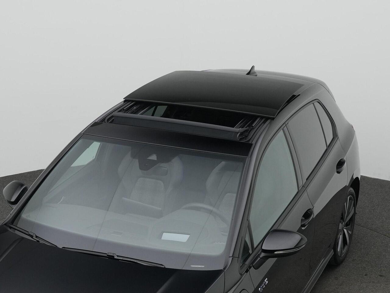 Volkswagen GOLF 1.5 eHybrid 272 pk GTE | Panoramadak | Head-up display | IQ Light | Stuur-/stoelverwarming | Achteruitrijcamera