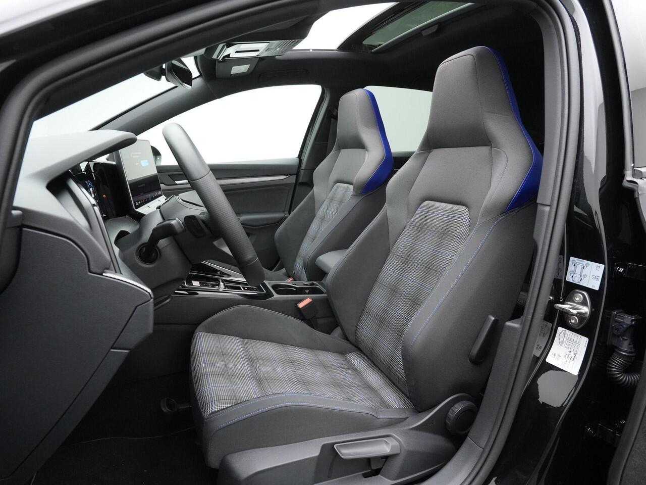 Volkswagen GOLF 1.5 eHybrid 272 pk GTE | Panoramadak | Head-up display | IQ Light | Stuur-/stoelverwarming | Achteruitrijcamera