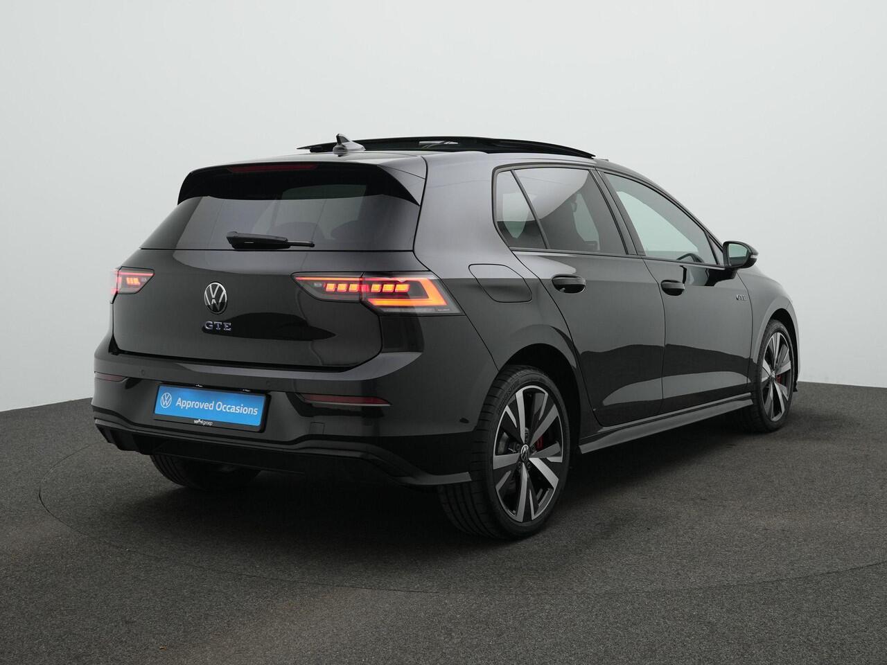 Volkswagen GOLF 1.5 eHybrid 272 pk GTE | Panoramadak | Head-up display | IQ Light | Stuur-/stoelverwarming | Achteruitrijcamera