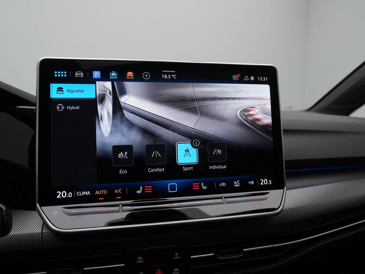 Volkswagen GOLF 1.5 eHybrid 272 pk GTE | Panoramadak | Head-up display | IQ Light | Stuur-/stoelverwarming | Achteruitrijcamera