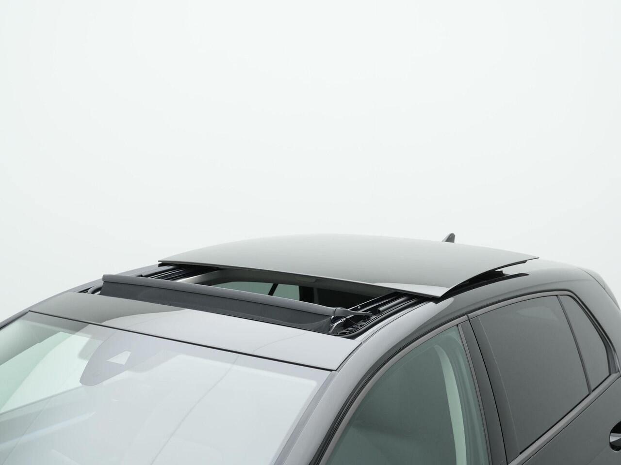 Volkswagen GOLF 1.5 eHybrid 204 pk Life Edition | Panoramadak | Stuur-/stoelverwarming | Achteruitrijcamera