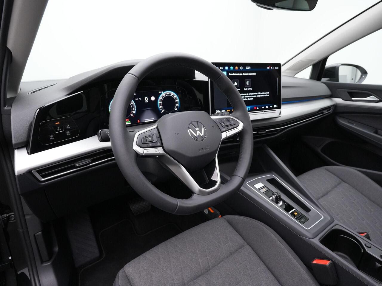 Volkswagen GOLF 1.5 eHybrid 204 pk Life Edition | Panoramadak | Stuur-/stoelverwarming | Achteruitrijcamera