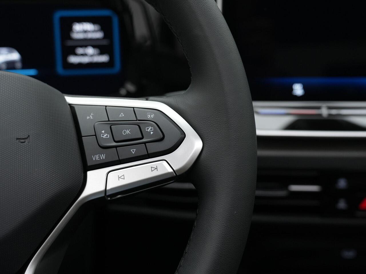 Volkswagen GOLF 1.5 eHybrid 204 pk Life Edition | Panoramadak | Stuur-/stoelverwarming | Achteruitrijcamera