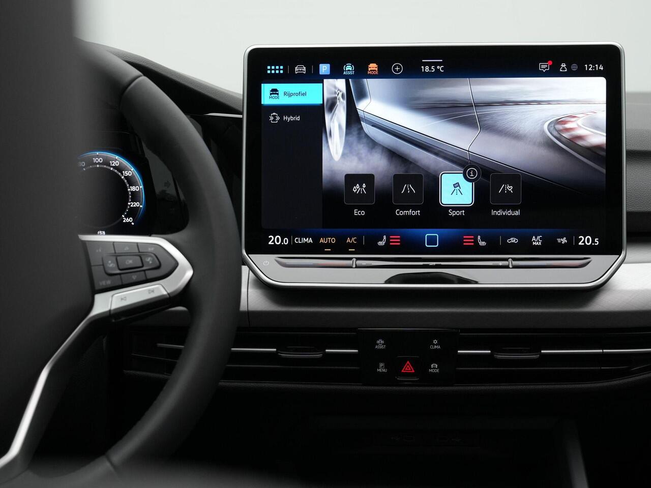 Volkswagen GOLF 1.5 eHybrid 204 pk Life Edition | Panoramadak | Stuur-/stoelverwarming | Achteruitrijcamera
