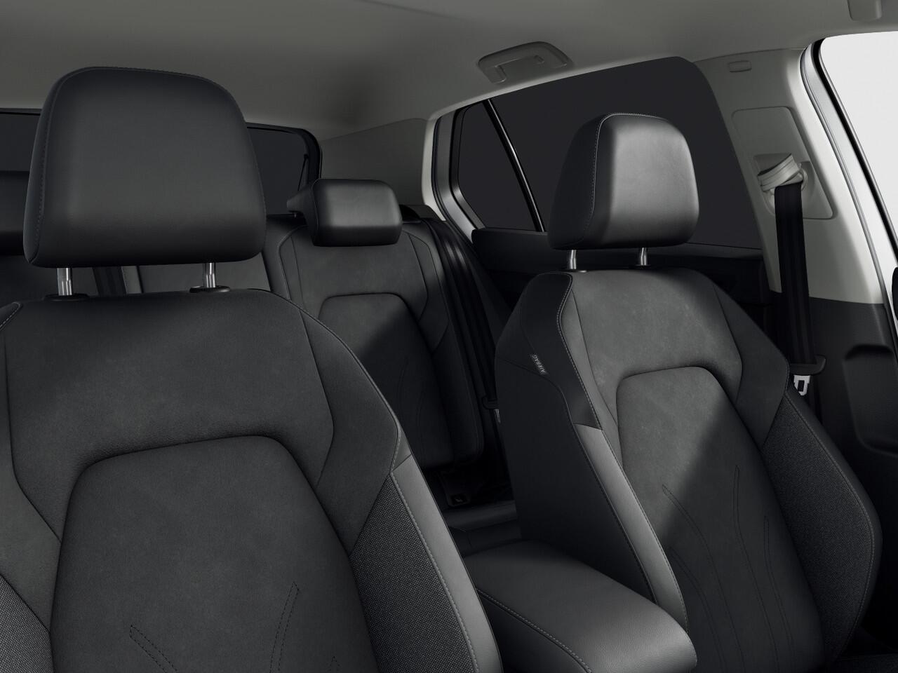 Volkswagen GOLF Life Edition 1.5 eHybrid 150 kW / 204 PK Comfort Pakket | Panorama Dak | Ergo Active Stoel | LED Plus