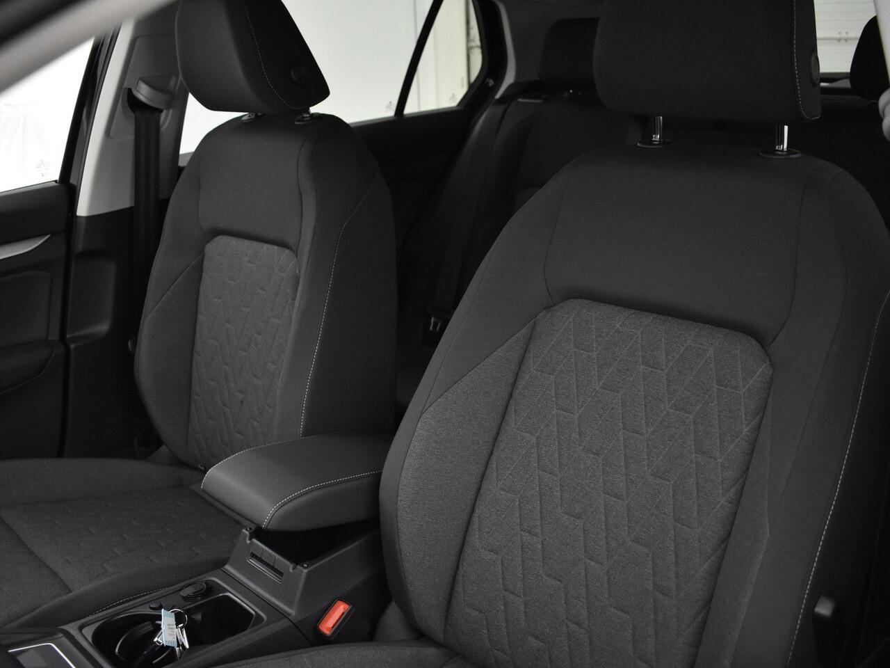 Volkswagen GOLF Life Edition 1.5 eHybrid 204 PK 6 versn. DSG · Achteruitrijcamera · Draadloze telefoonlader · Sfeerverlichting · Stuurwiel verwarmd ·