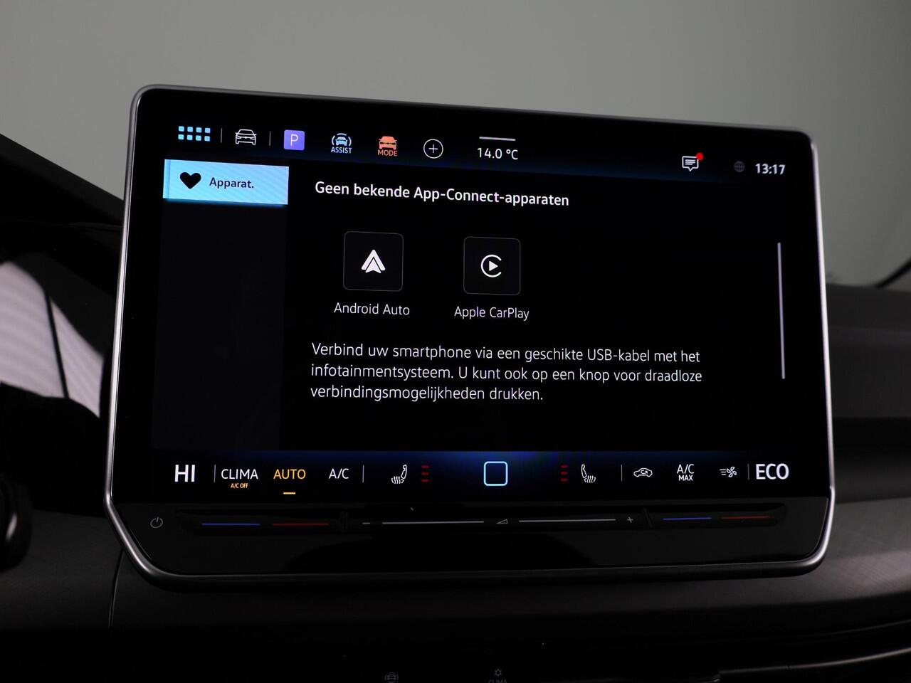 Volkswagen GOLF Life Edition 1.5 eHybrid 204 PK | 18 "LM velgen | Stoel & Stuurverwarming | Camera |