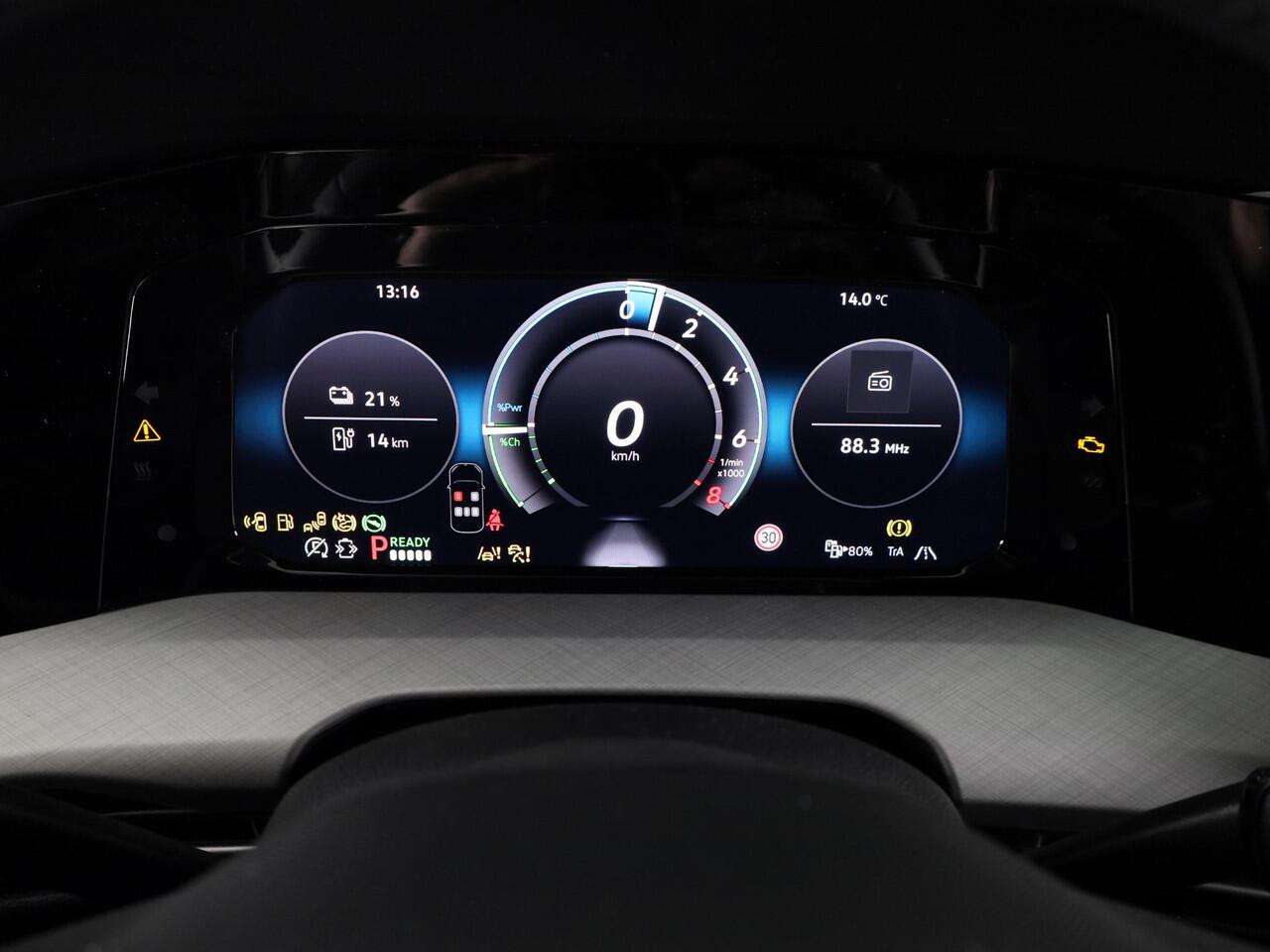 Volkswagen GOLF Life Edition 1.5 eHybrid 204 PK | 18 "LM velgen | Stoel & Stuurverwarming | Camera |