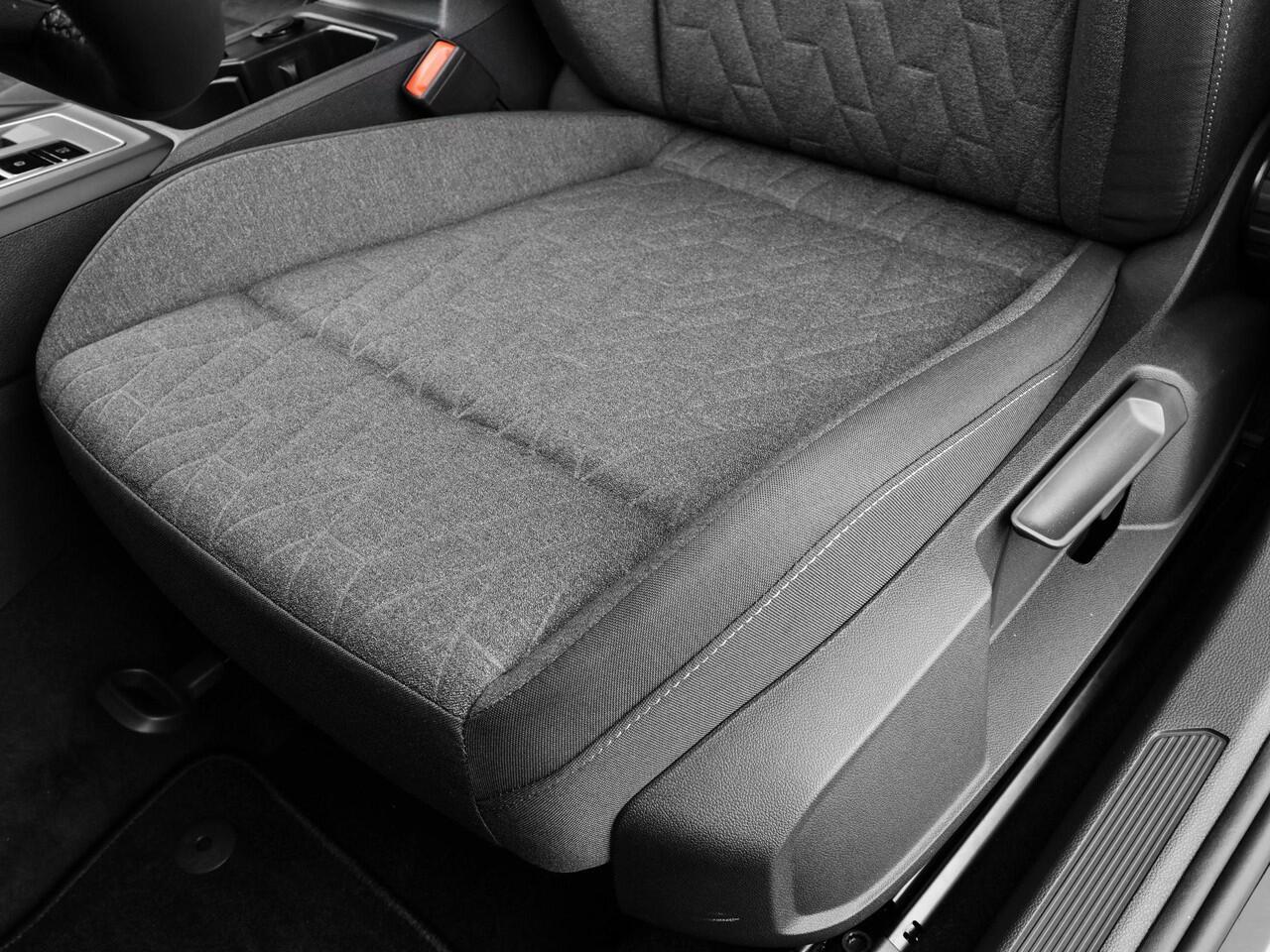 Volkswagen GOLF Life Edition 1.5 eHybrid 204 PK 6 versn. DSG PRIVATE LEASE VANAF ¤459P/M · Apple Carplay · Android Auto · Voorraad OUTLET · Prijs is inclusief inruilpremie ·