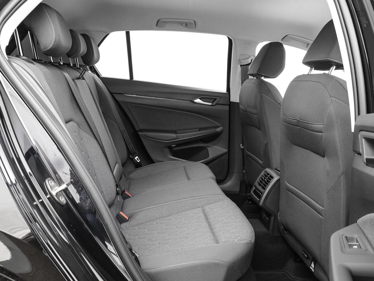 Volkswagen GOLF Life Edition 1.5 eHybrid 204 PK 6 versn. DSG PRIVATE LEASE VANAF ¤459P/M · Apple Carplay · Android Auto · Voorraad OUTLET · Prijs is inclusief inruilpremie ·