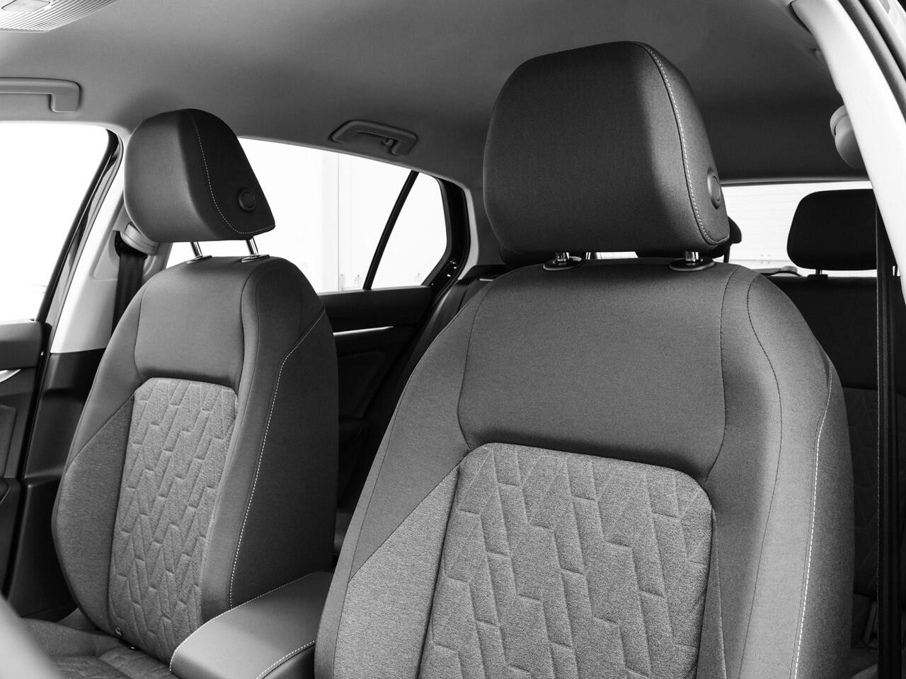 Volkswagen GOLF Life Edition 1.5 eHybrid 204 PK 6 versn. DSG PRIVATE LEASE VANAF ¤459P/M · Apple Carplay · Android Auto · Voorraad OUTLET · Prijs is inclusief inruilpremie ·