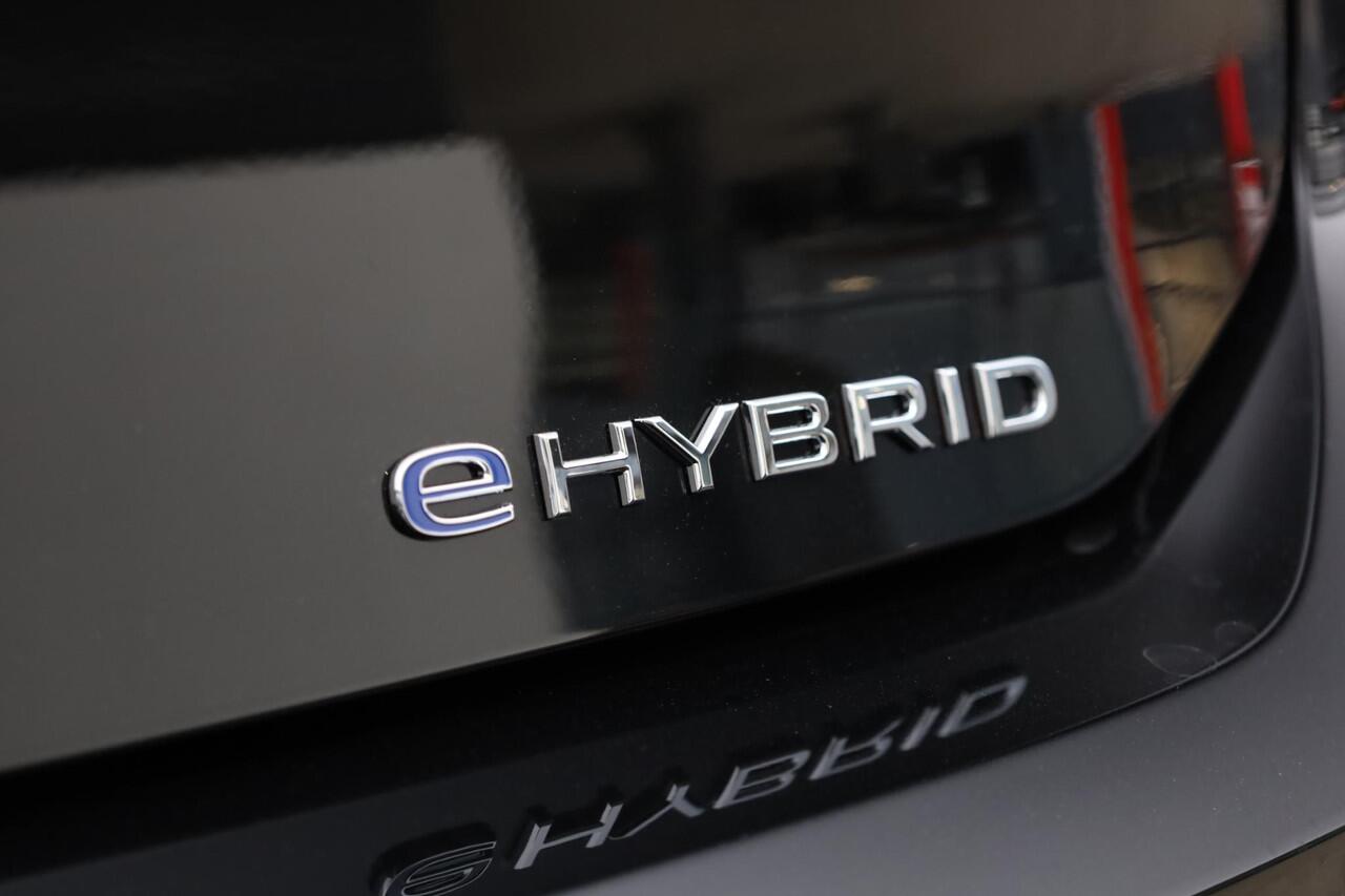 Volkswagen GOLF 1.5 eHybrid Style Edition 204PK / 150kW LED Matrix IQ.Light, 360° camera, Apple Carplay & Android Auto, achteruitrijcamera, head-up display, 3-zone Climatronic, draadloos telefoon laden, voorstoelen verwarmbaar met massagefunctie, dynamische grootlichtass