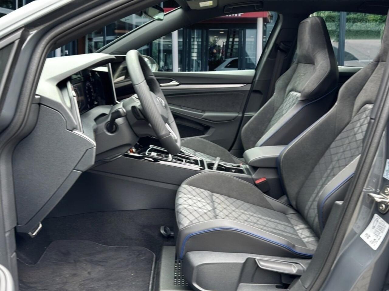 Volkswagen GOLF 1.5 eTSI R-LINE PANO-DAK/CAMERA/NAVI/CARPLAY/ACC/STOEL-STUURVERW