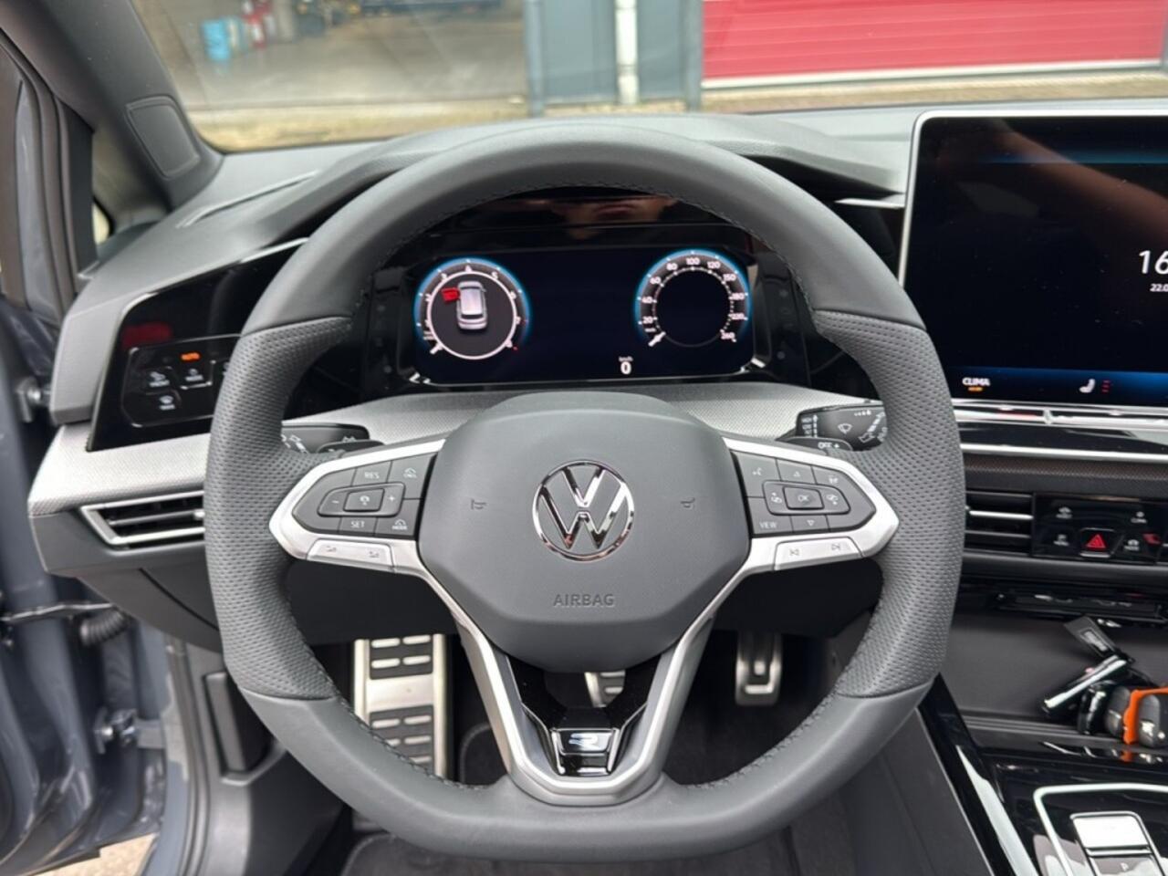 Volkswagen GOLF 1.5 eTSI R-LINE PANO-DAK/CAMERA/NAVI/CARPLAY/ACC/STOEL-STUURVERW