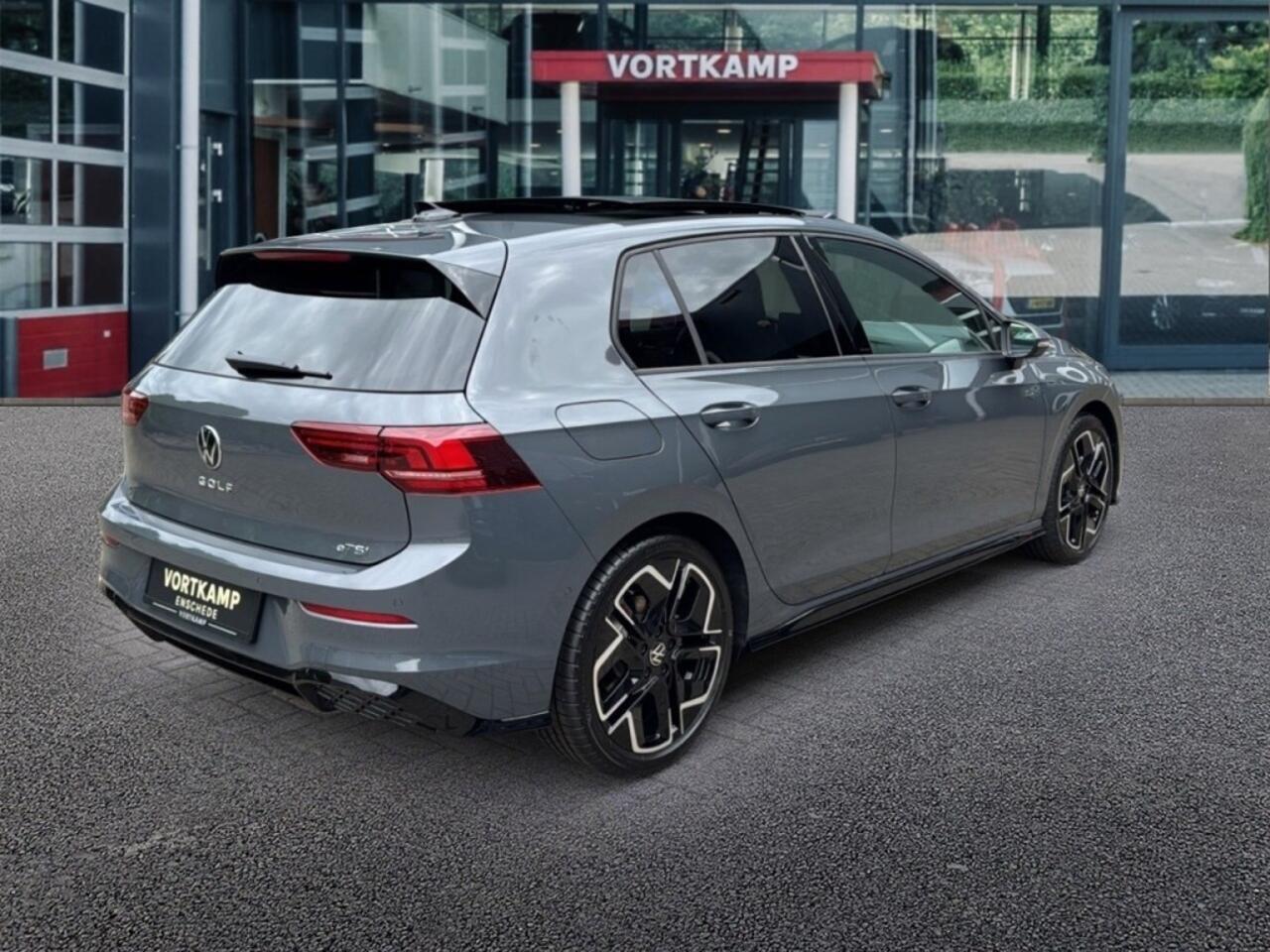 Volkswagen GOLF 1.5 eTSI R-LINE PANO-DAK/CAMERA/NAVI/CARPLAY/ACC/STOEL-STUURVERW