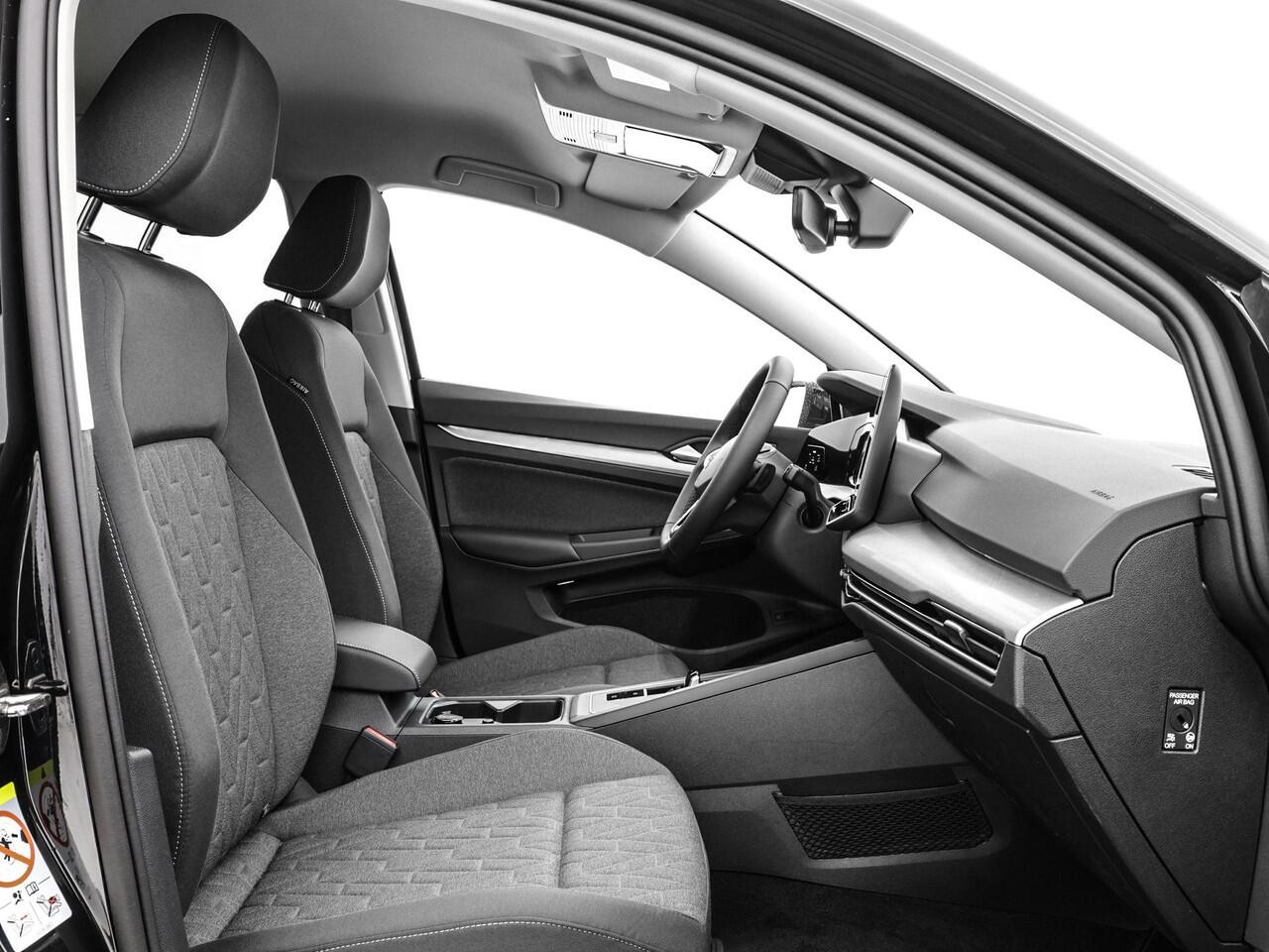 Volkswagen GOLF Life Edition 1.5 eHybrid 204 PK 6 versn. DSG PRIVATE LEASE VANAF ¤459P/M · Draadloze telefoonverbinding · Achteruitrijcamera · Voorraad OUTLET · Prijs is inclusief inruilpremie ·