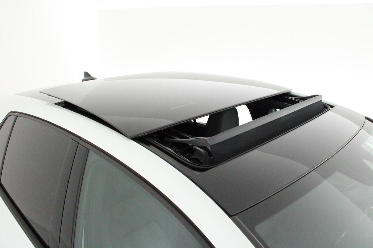 Volkswagen GOLF 1.5 272pk eHybrid GTE Black Style Trekhaak 360Camera Head-Up Panoramadak Keyless Stoelverwarming Navigatie