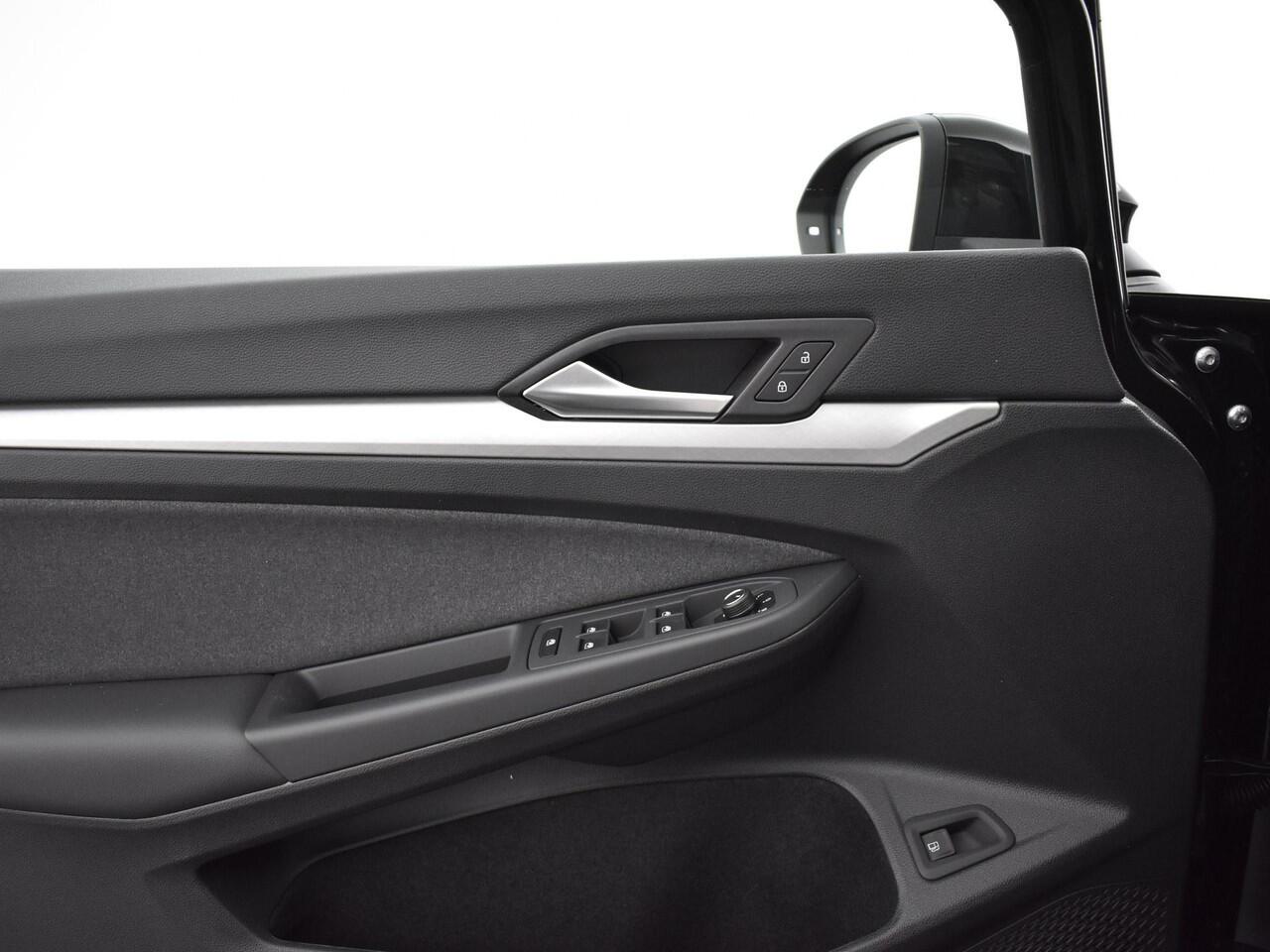 Volkswagen GOLF Life Edition 1.5 eHybrid 204 PK 6 versn. DSG PRIVATE LEASE VANAF ¤459P/M · Achteruitrijcamera · Draadloze telefoonlader · Sfeerverlichting · Stuurwiel verwarmd · Voorraad OUTLET ·