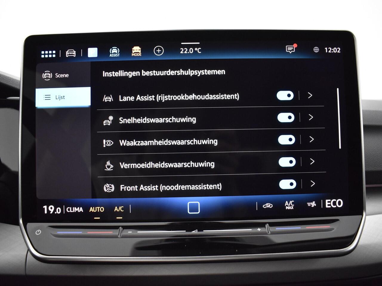 Volkswagen GOLF Life Edition 1.5 eHybrid 204 PK 6 versn. DSG PRIVATE LEASE VANAF ¤459P/M · Achteruitrijcamera · Draadloze telefoonlader · Sfeerverlichting · Stuurwiel verwarmd · Voorraad OUTLET ·