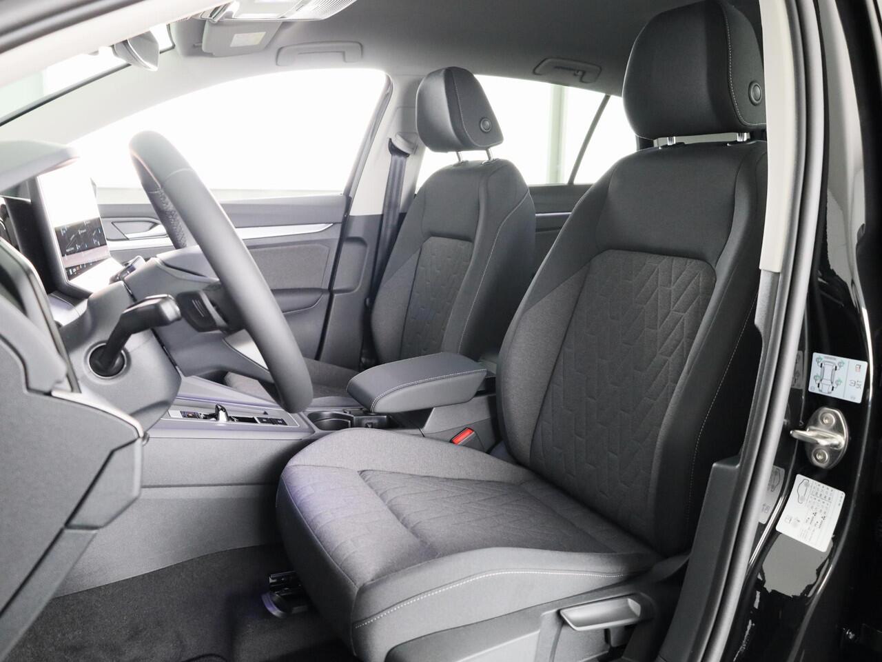 Volkswagen GOLF Life Edition 1.5 eHybrid 204 PK | 18 "LM velgen | Stoel & Stuurverwarming | Camera |