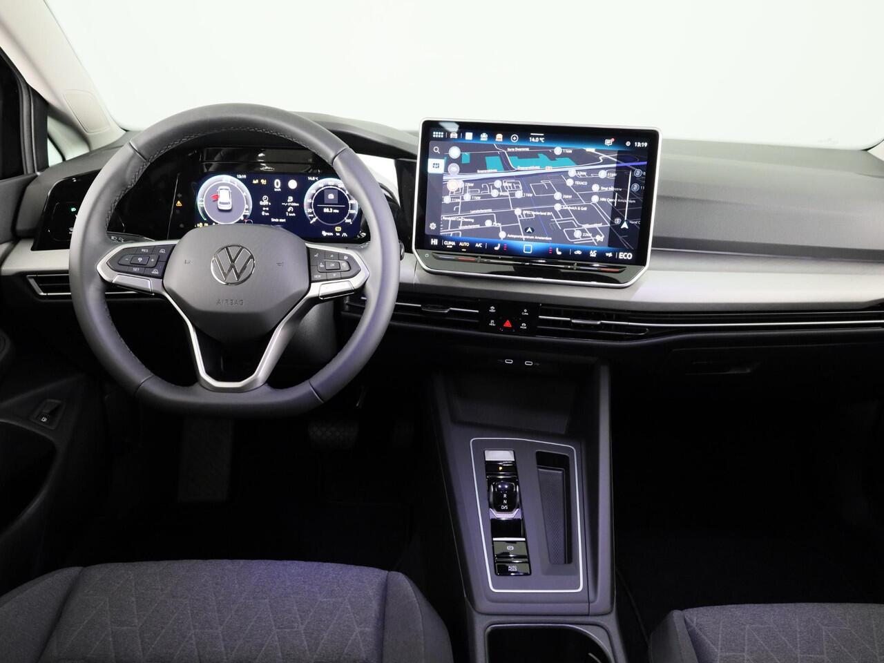 Volkswagen GOLF Life Edition 1.5 eHybrid 204 PK | 17 "LM velgen | Stoel & Stuurverwarming | Camera |