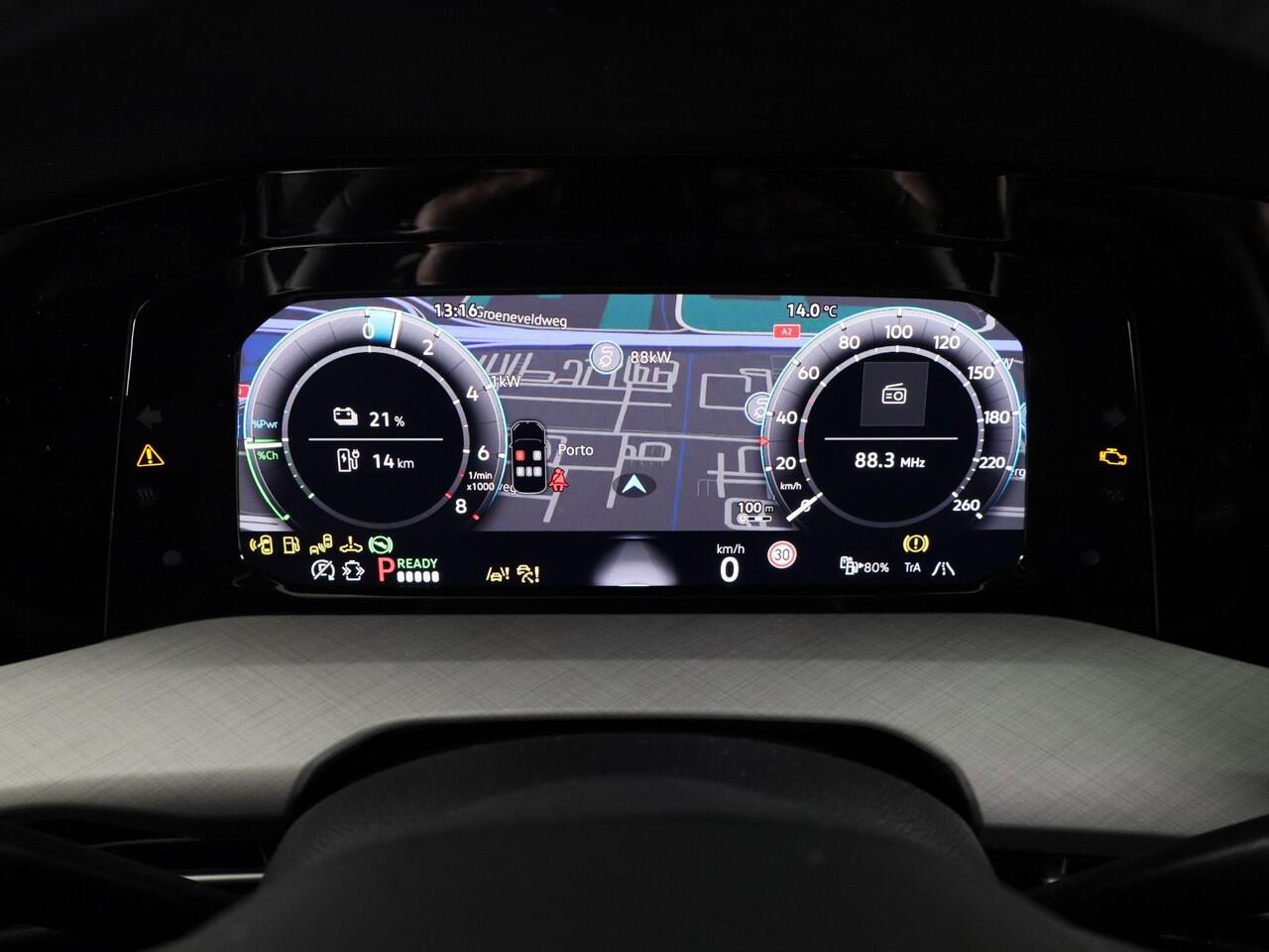 Volkswagen GOLF Life Edition 1.5 eHybrid 204 PK | 17 "LM velgen | Stoel & Stuurverwarming | Camera |