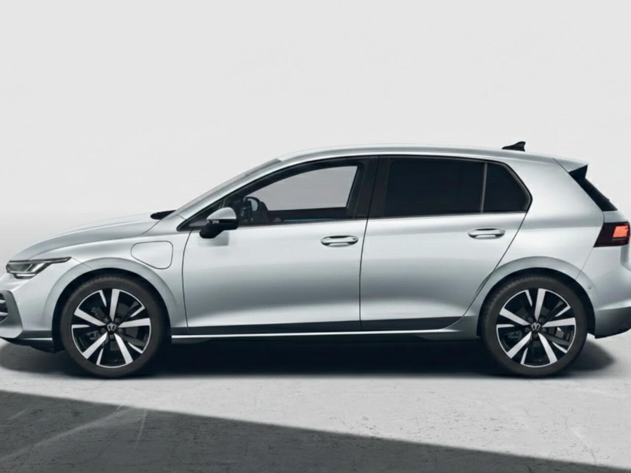 Volkswagen GOLF Life Edition 1.5 eHybrid 204 PK | 18 "LM velgen | Stoel & Stuurverwarming | Camera |