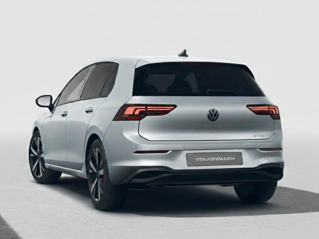 Volkswagen GOLF Life Edition 1.5 eHybrid 204 PK | 18 "LM velgen | Stoel & Stuurverwarming | Camera |