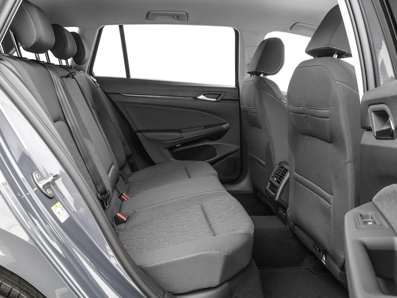 Volkswagen GOLF variant Life Edition 1.5 eTSI 116 pk 7 versn. DSG · Achteruitrijcamera · draadloze telefoonlader · Trekhaak inklapbaar, met elektrische ontgrendeling ·